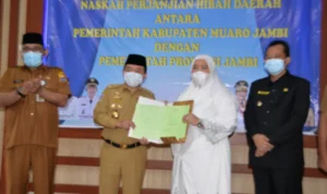 Bupati Masnah Hibah