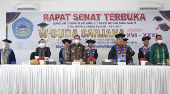 wako ahmadi wisuda